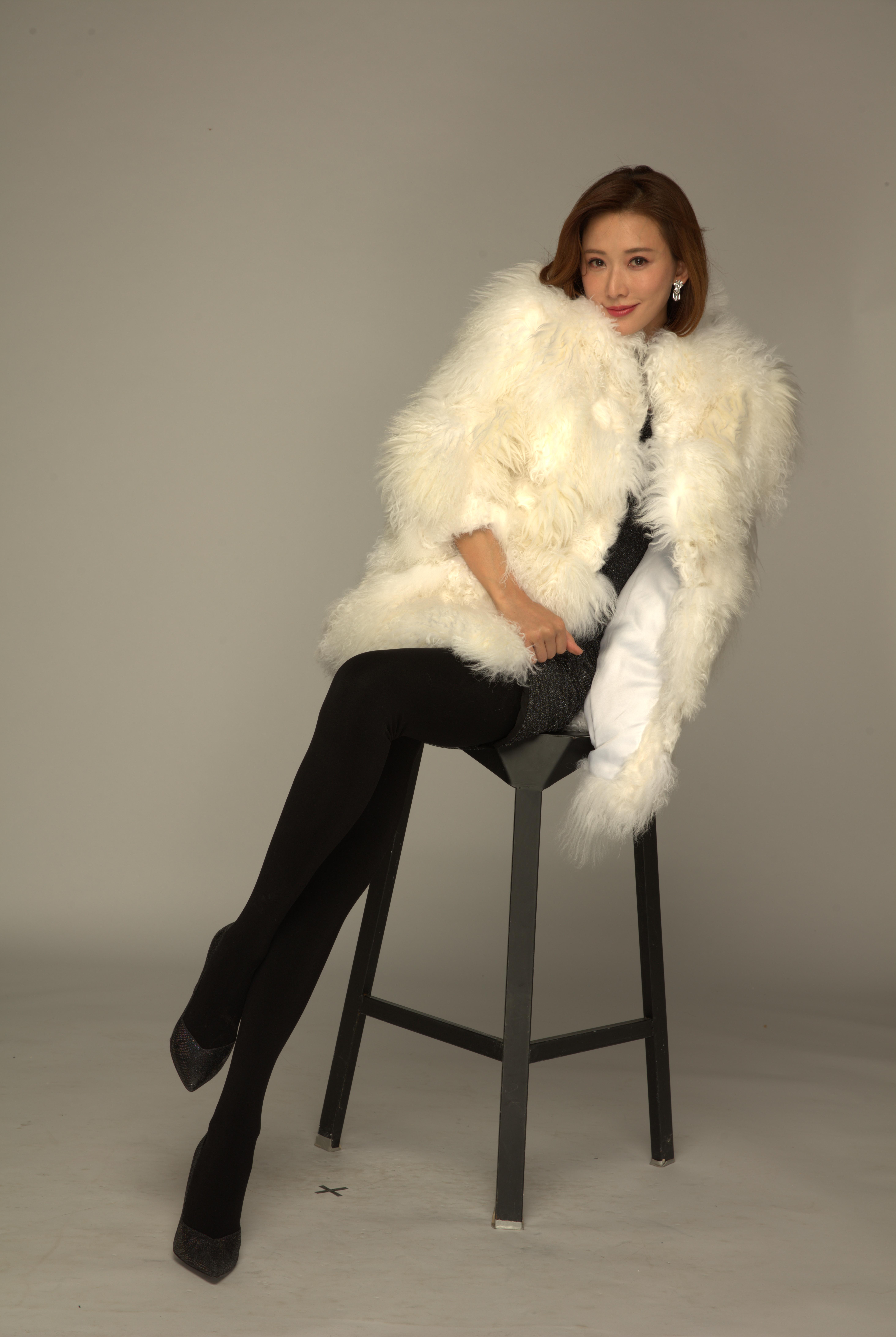 林志玲白色貂绒-0G3A6293