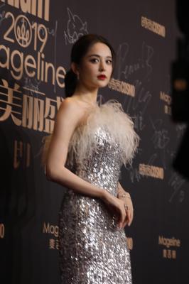 佟丽娅杨幂娜扎孙怡红毯xn娜扎红毯-12-04 023407