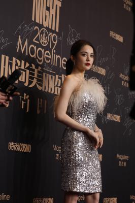 佟丽娅杨幂娜扎孙怡红毯xn娜扎红毯-12-04 023408