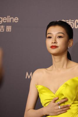 佟丽娅杨幂娜扎孙怡红毯xn.-12-04%20171813